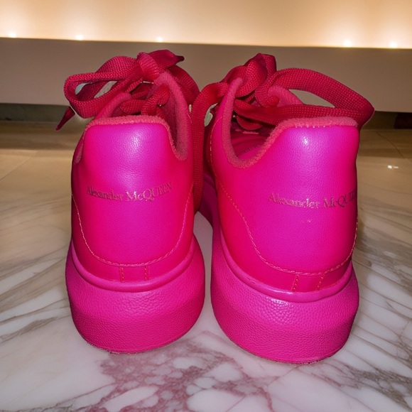 Only worn 3 times there were to small for my daughter - Picture 2 of 6